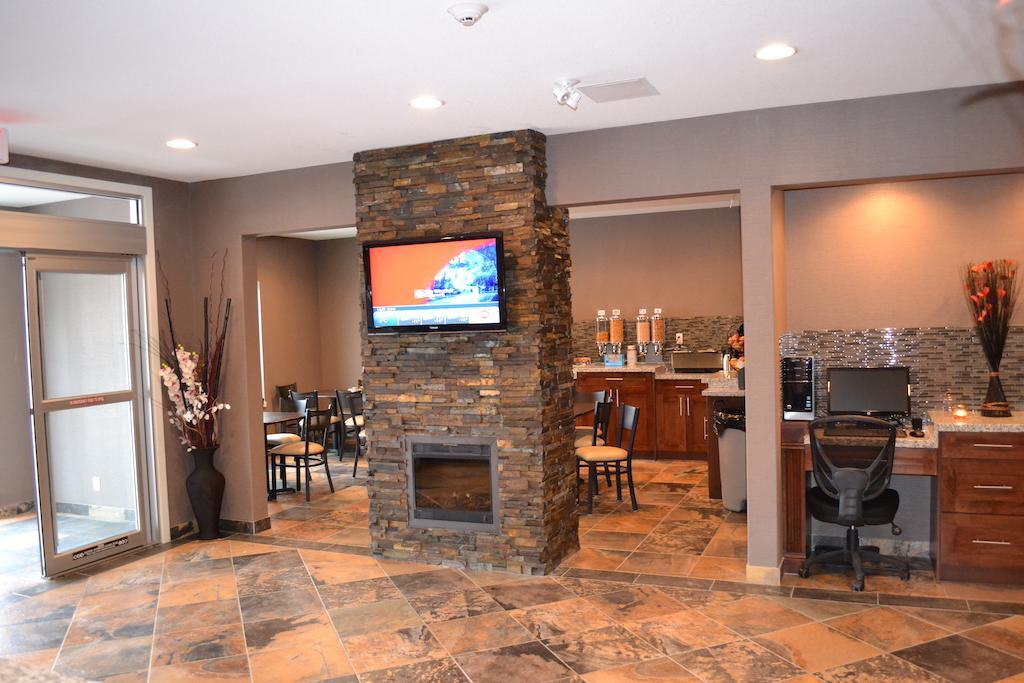 Western Star Inn And Suites Carlyle Buitenkant foto